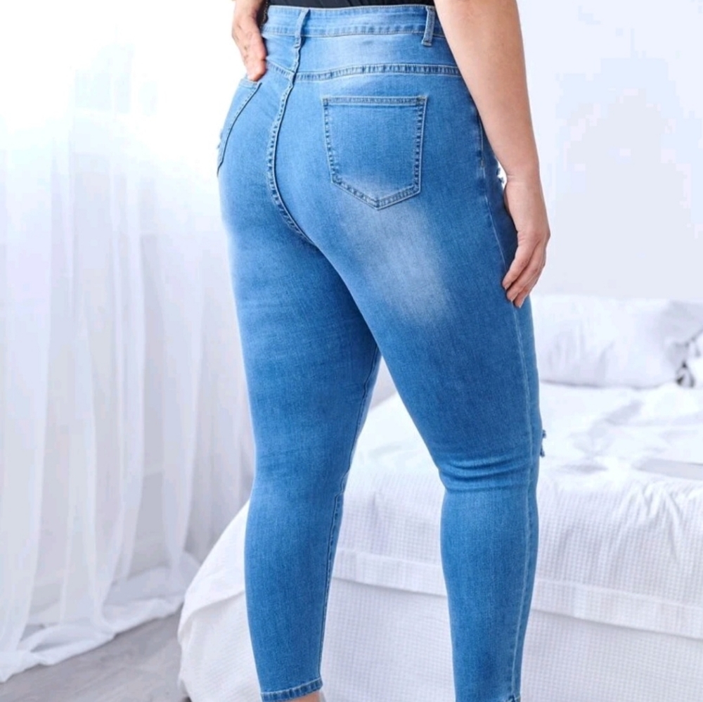 🌟 Boutique Distressed Skinny Ankle Jeans - Picture 3 of 10